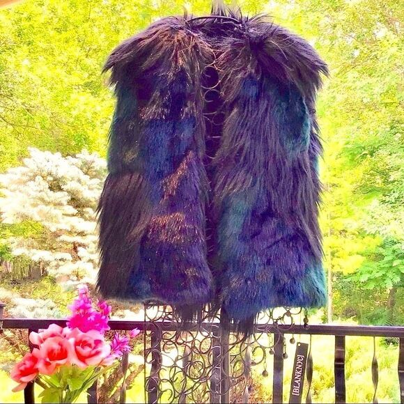BLANK NYC PLUSH FAUX FUR VEST M NWT BLUE/BLACK COLOR BLEND - Picture 9 of 15